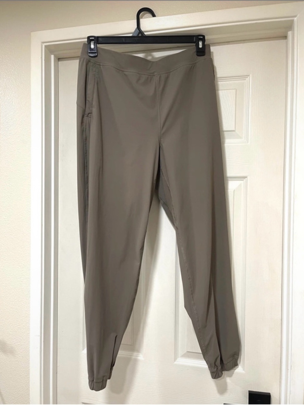 Lululemon Women’s adaptive state joggers. Size 12